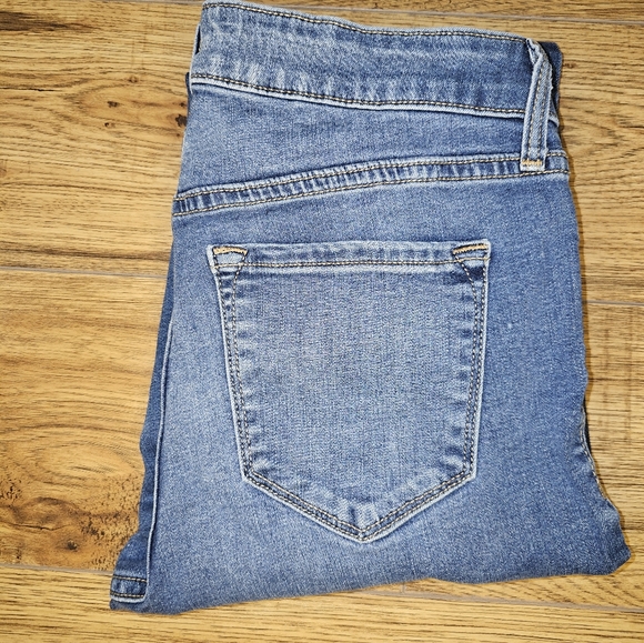 Old Navy Rockstar Super Skinny Mid-Rise - Picture 5 of 5